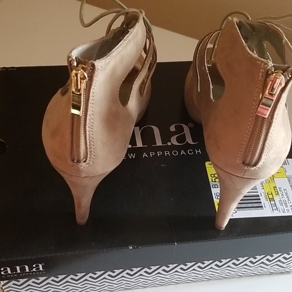 Shoes - Picture 2 of 6